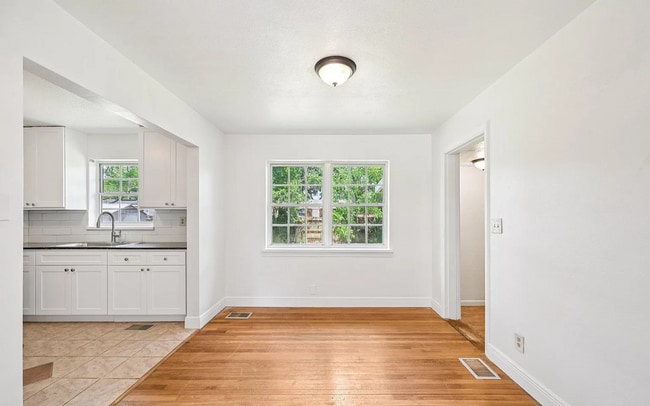 Building Photo - !!MOVE IN SPECIAL: 1 Month Free on a 13 months lease!! Beautiful 3 Beds 2 Baths Home with Spaciou...