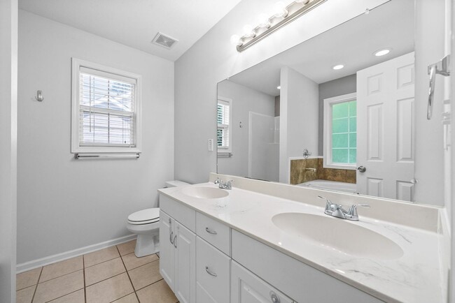 Building Photo - Pet Friendly Three Bedroom with Bonus!