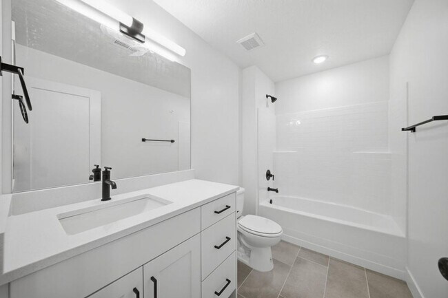 Building Photo - 946 Malibu Dr