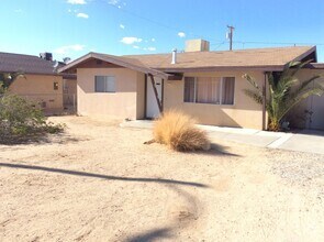 Building Photo - 2 Bedroom with large back yard