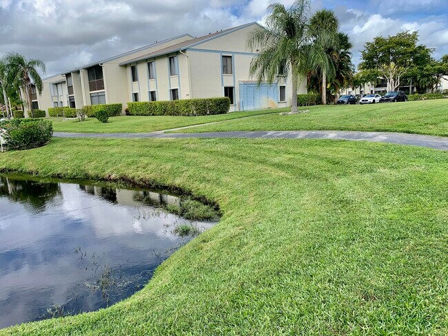 Building Photo - 1115 Green Pine Blvd