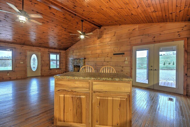 Building Photo - 13625 Horton Hwy