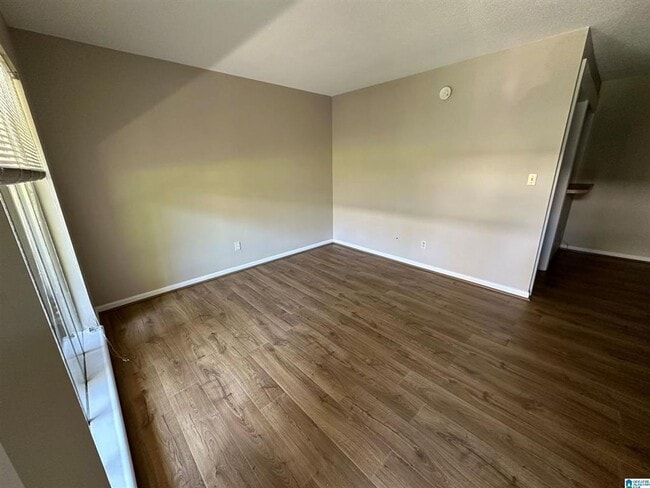 Building Photo - Wonderful 1 bedroom, 1 bathroom unit ready...