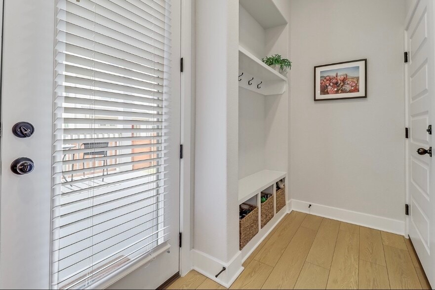 Building Photo - 6006 Rangeland Rd