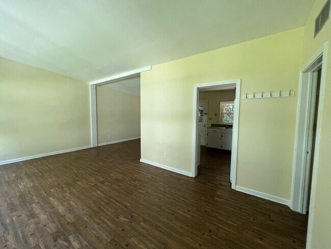 Building Photo - 2002 Chowkeebin Nene