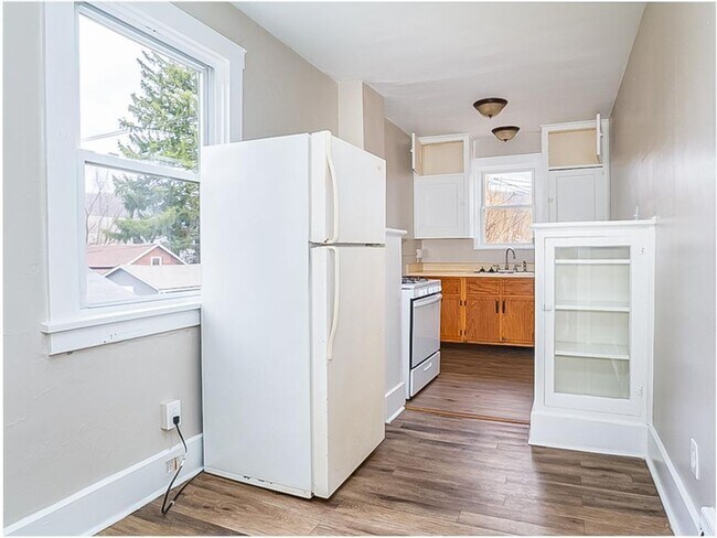 Building Photo - 1206-1206 5th Ave