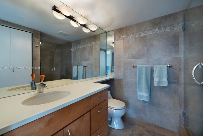 Building Photo - 1000 NE Quayside Terrace