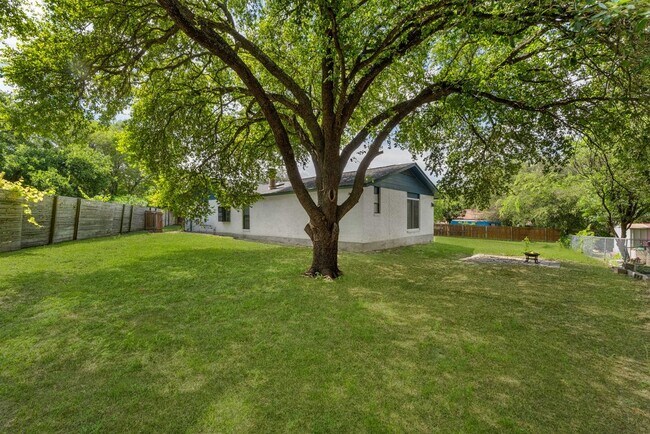 Building Photo - 2526 Town Briar St