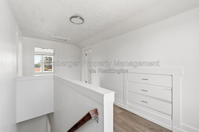 Building Photo - 2719 E Columbia Ave