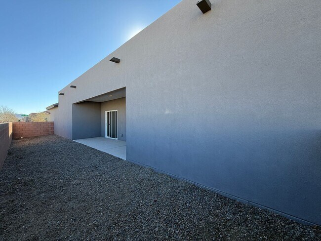 Building Photo - 2 Bedroom Single Story New Build in Mesa Del Sol Near Netflix Studios!