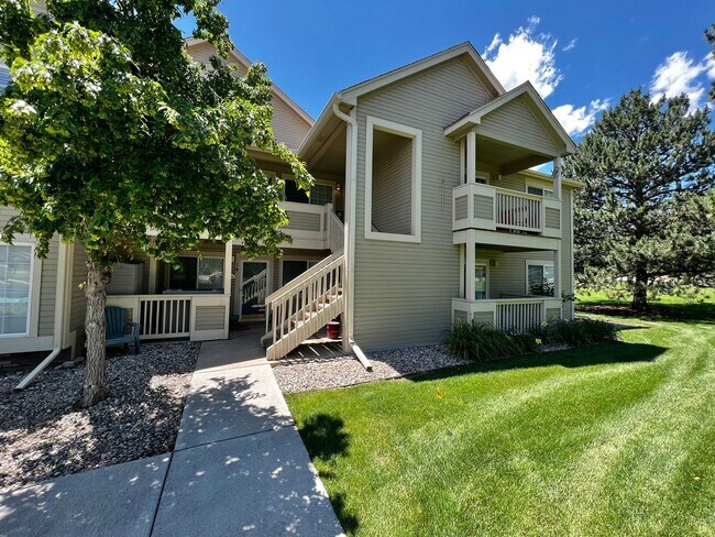 Building Photo - Charming Main floor 2 bed, 2 bath Condo