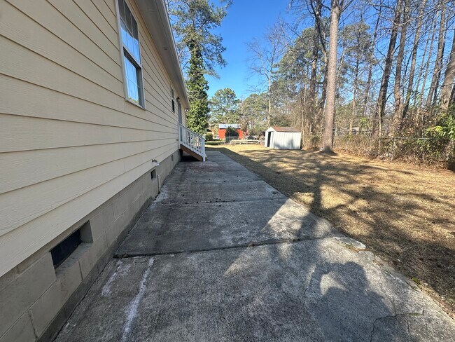 Building Photo - 919 Seventy First School Rd