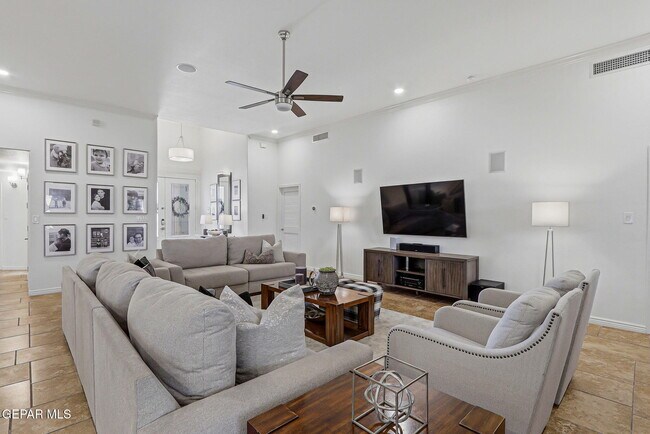 Building Photo - 7417 Gulf Creek Dr