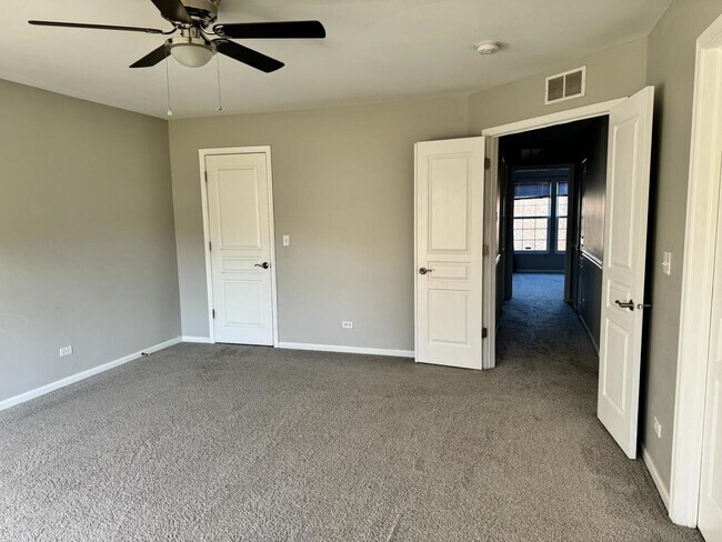 Building Photo - 3292 Bromley Ln