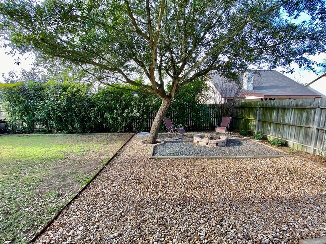 Building Photo - Easy Living, Inside and Out