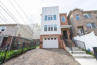 Building Photo - 95 Chadwick Ave