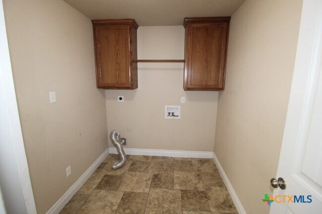 Building Photo - 1128 Pheasant Cir