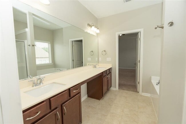 Building Photo - 369 Hardy Water Dr SE