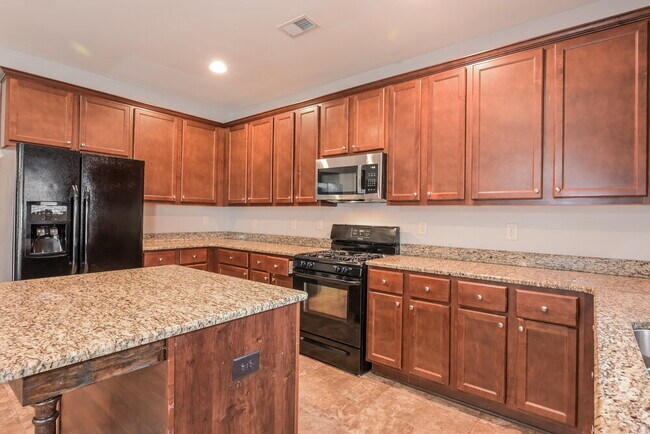 Building Photo - 441 Chandler Bluff Ct SE