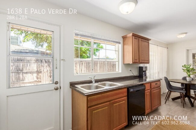 Building Photo - 1638 E Palo Verde Dr