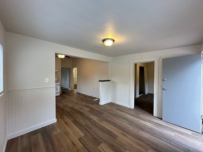 Building Photo - Adorable Three Bedroom on a Large Lot