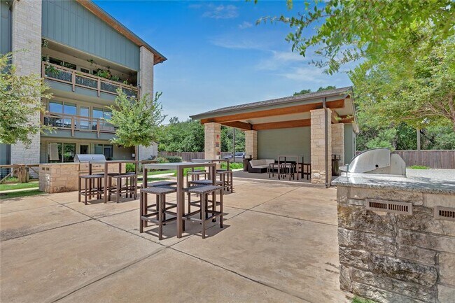 Building Photo - 4704 Sunset Trail