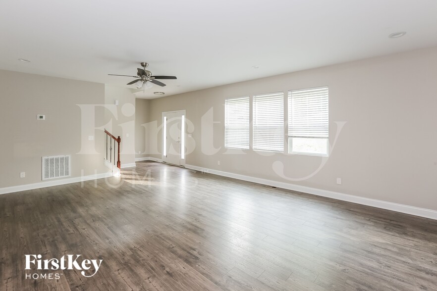Building Photo - 6816 Rio Grande Ln