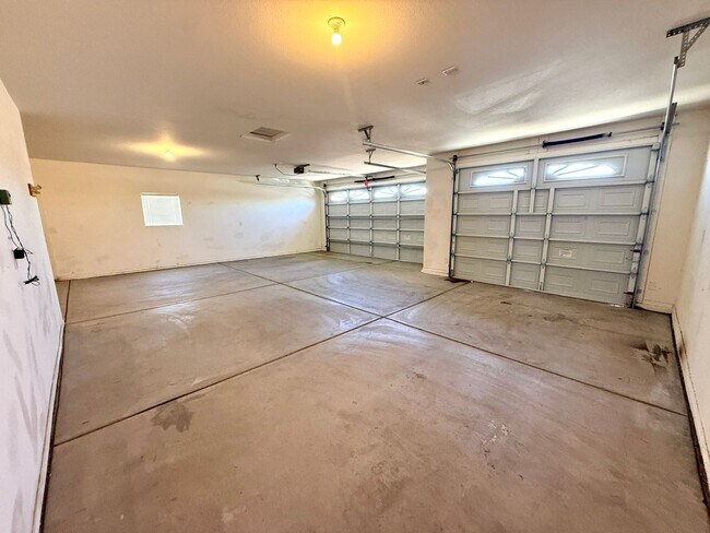 Building Photo - Great 3 bedroom, 2 bathroom home located in a cul-de-sac