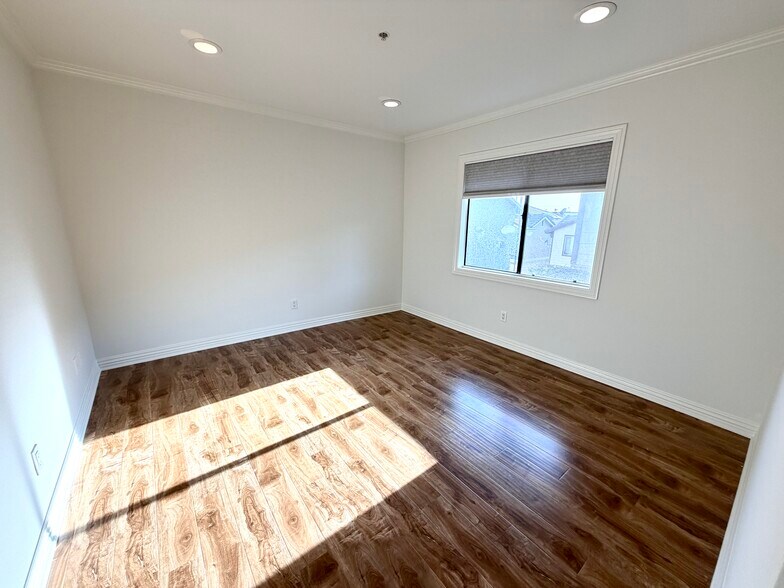 Building Photo - 908 W Foothill Blvd