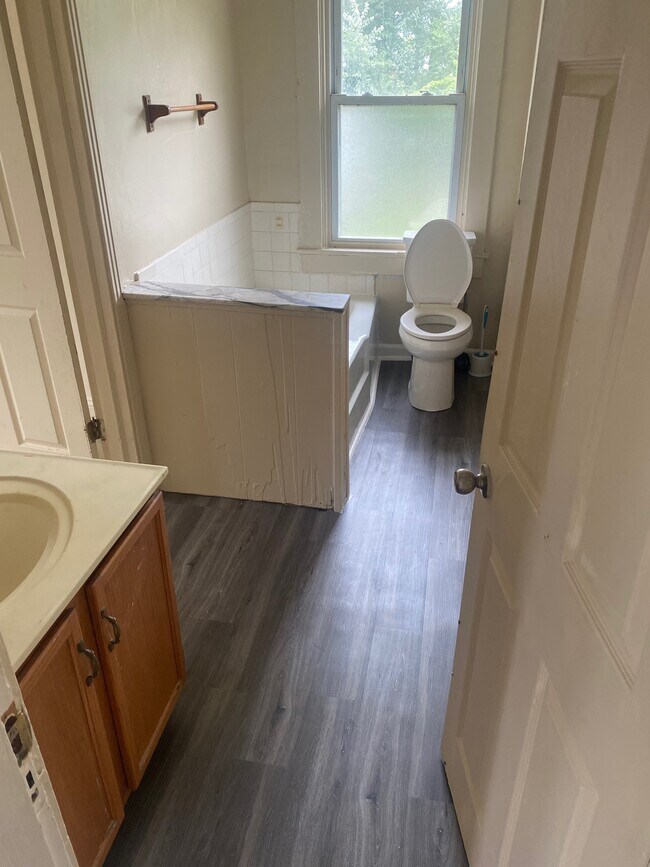 Bathroom - 315 Braeburn Rd