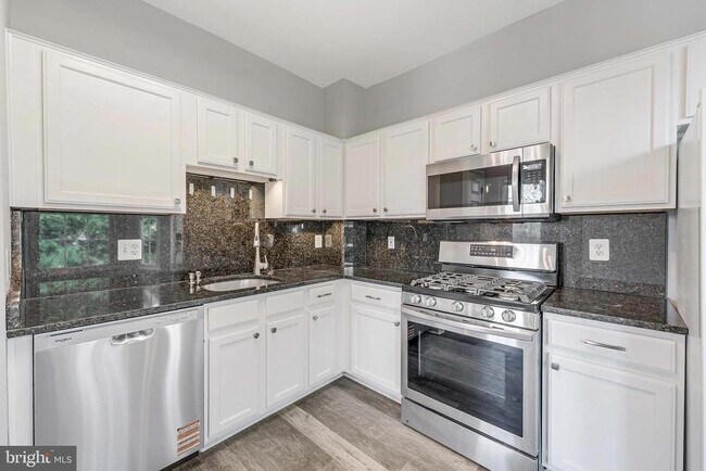 Building Photo - 20451 Chesapeake Square