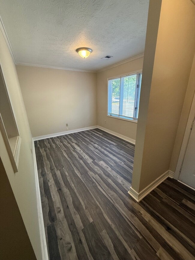 Building Photo - 3405 Fairway Dr