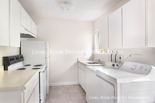 Building Photo - 6232 NE 7th Ave