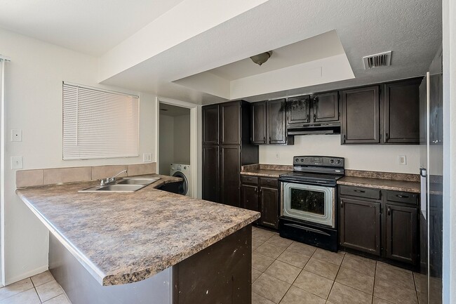 Building Photo - 5821 N 59th Dr
