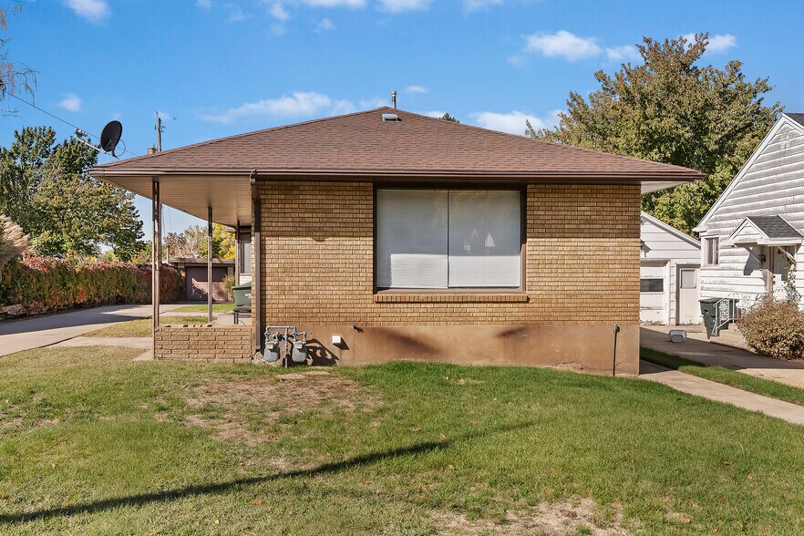 Building Photo - 3371 Quincy Ave