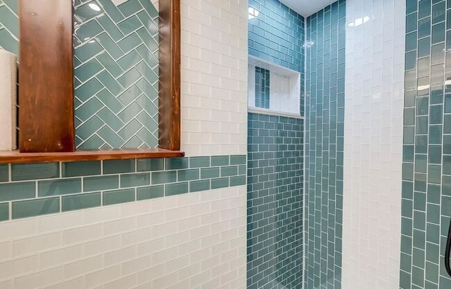 Building Photo - Newly Remodeled Home with Spacious Driveway!