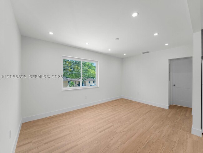 Building Photo - 238 NW 41st Ave