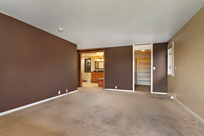 Building Photo - 6147 Taylor Ave