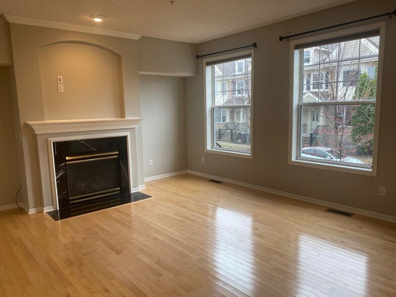 Building Photo - 11346 Stratton Ave