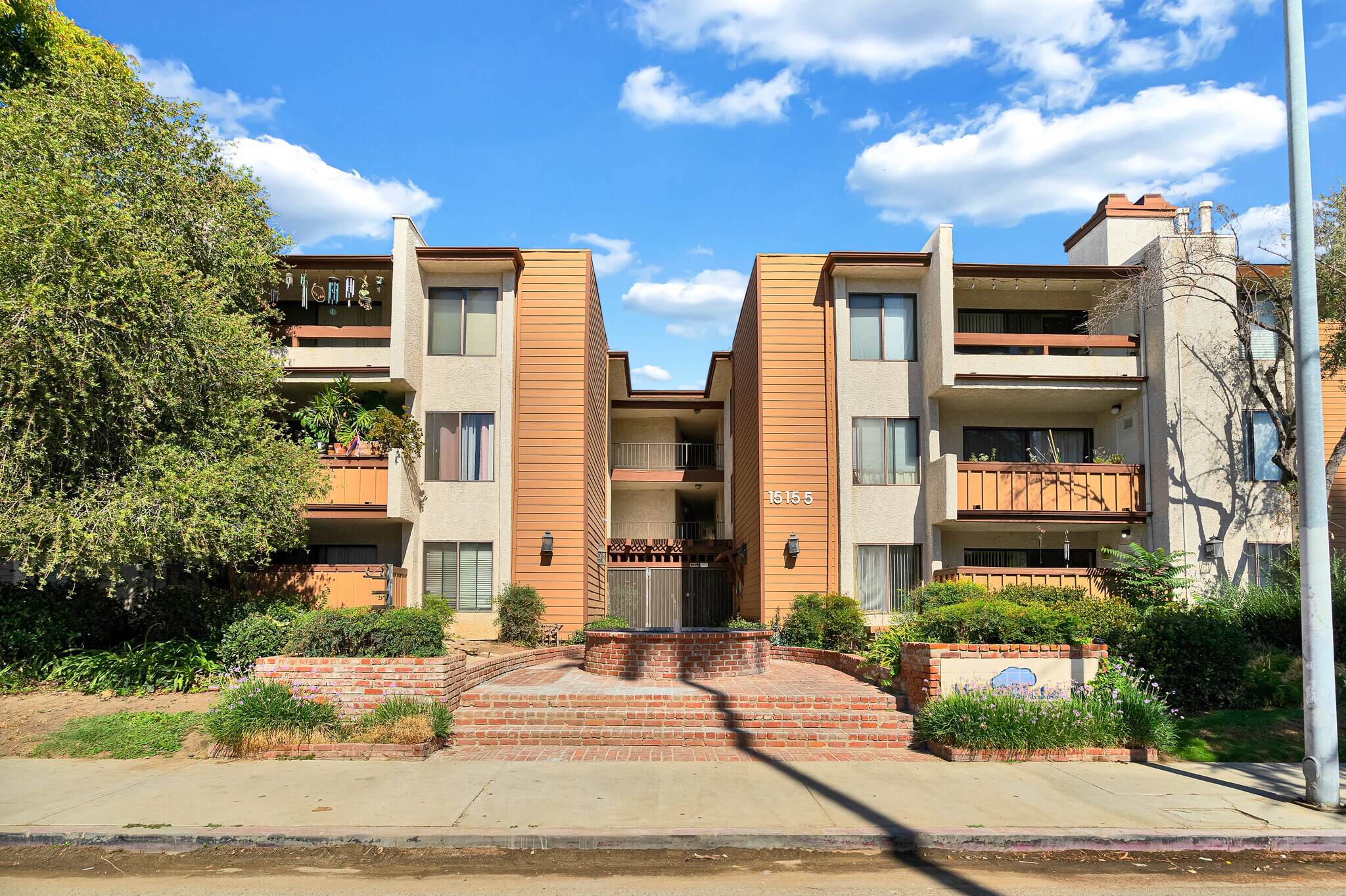 Building Photo - 15155 Sherman Way