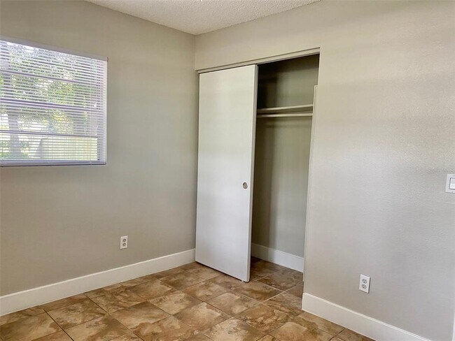Building Photo - 127 S Bulova Dr