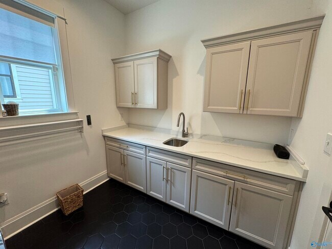 Building Photo - 133 Bienville St
