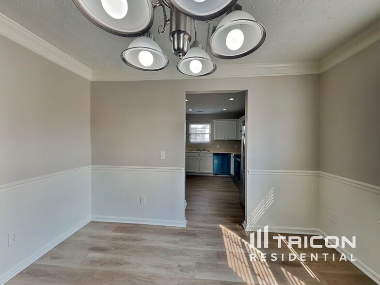 Building Photo - 2726 Storybook Ct