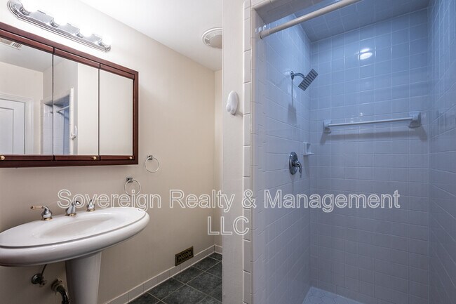 Building Photo - 1205 Spring Valley Ln NE