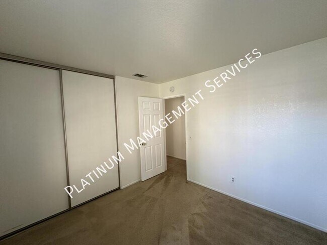 Building Photo - 1611 Kings Rd
