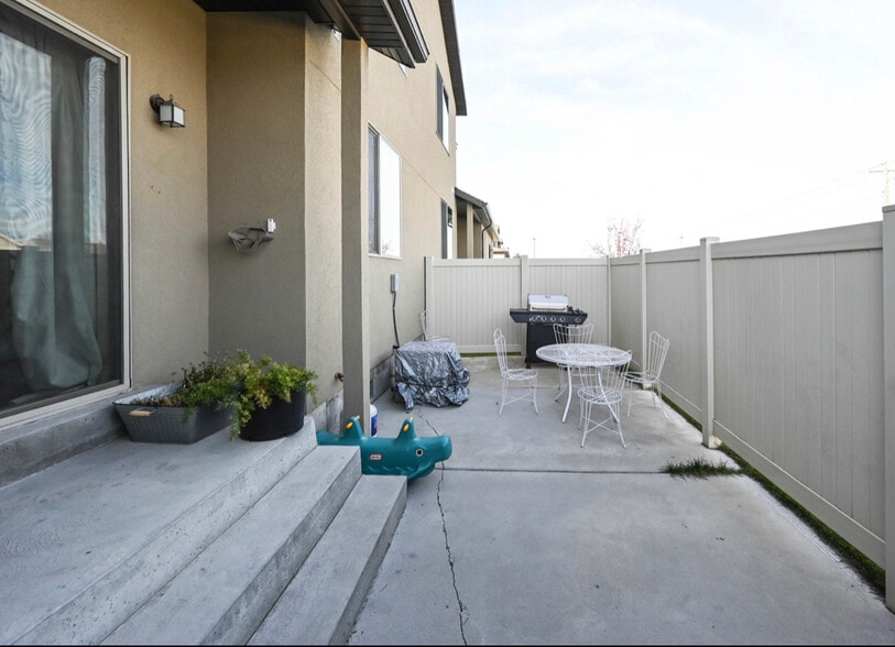 Outside Private Patio - 145 E 620 S