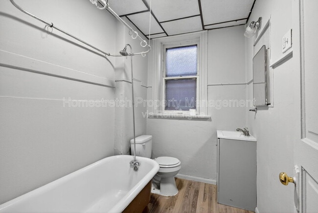 Building Photo - 551 Bates St