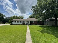 Building Photo - 1283 Colonial Rd