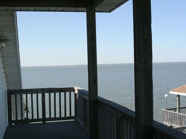 Building Photo - 3722 Laguna Dr