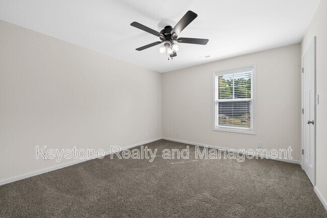 Building Photo - 178 Oak St